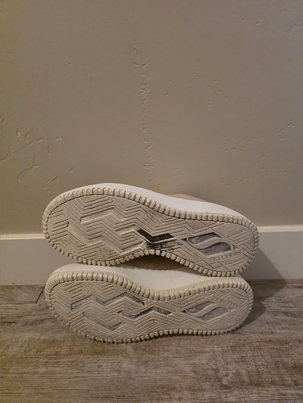 Skechers look all